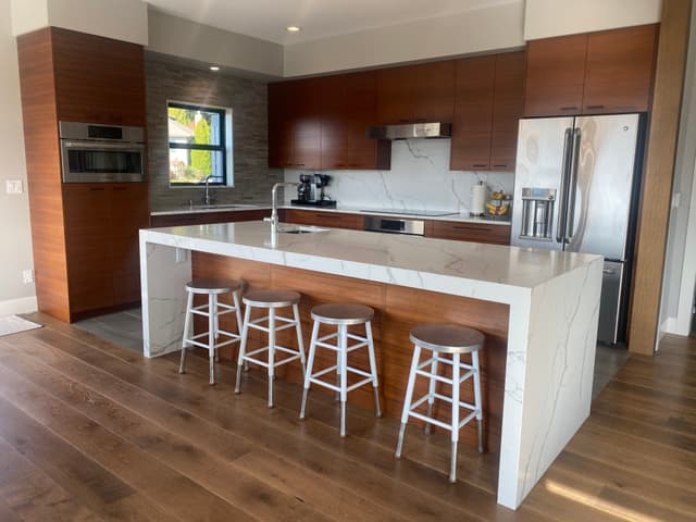 Horizontal grain matched kitchen cabinets