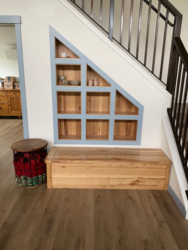 Under-stairs built-in shelves