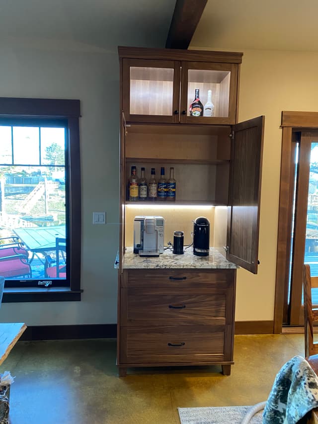 Wet bar cabinet