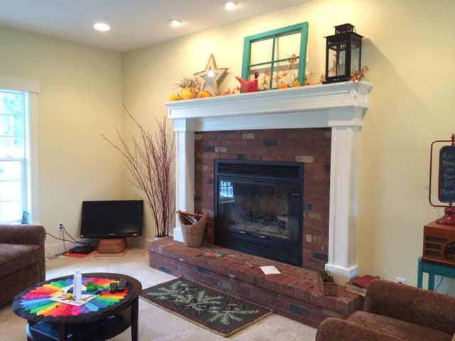 Mantle with built-ins