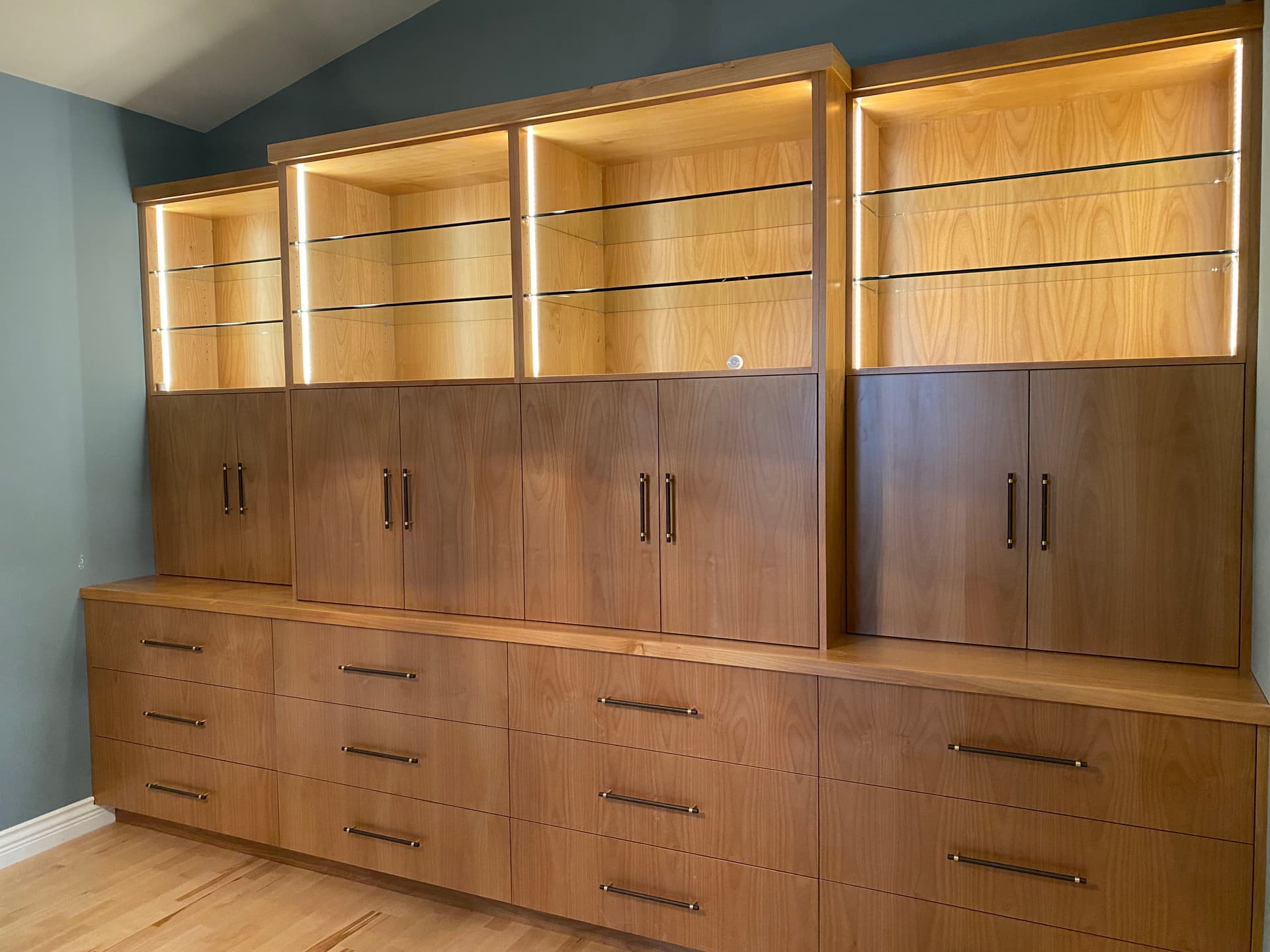Lit cabinetry